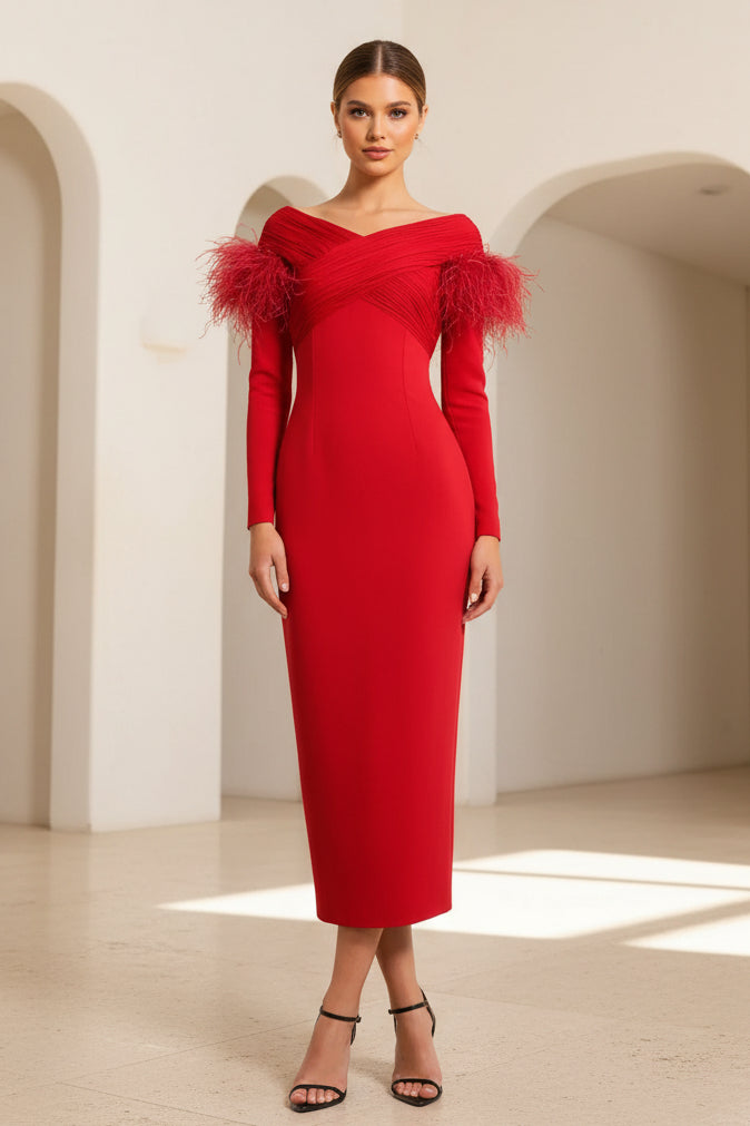 Trägerloses Midikleid mit Federbesatz