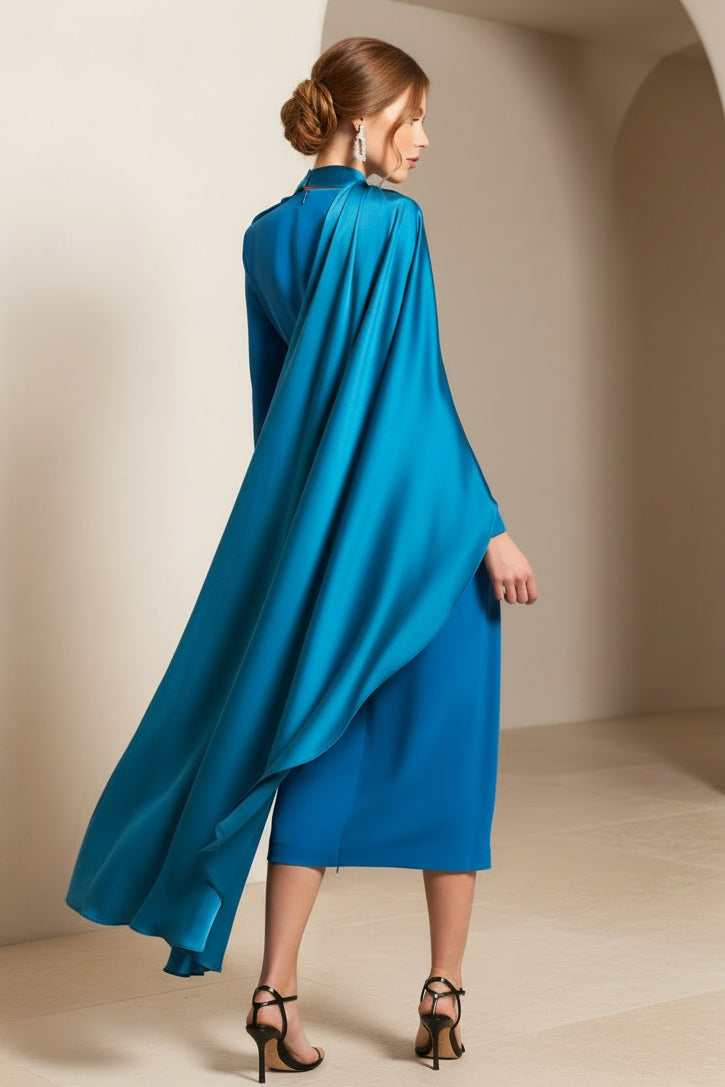 Hochgeschlossenes Midikleid mit asymmetrischem Cape