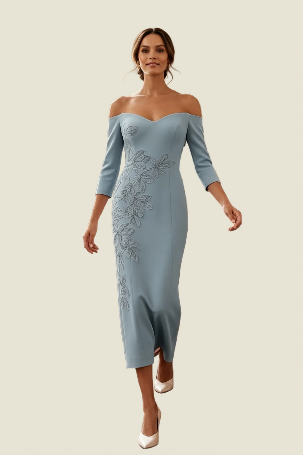 Schulterfreies, teelanges Kleid mit floraler Applikation