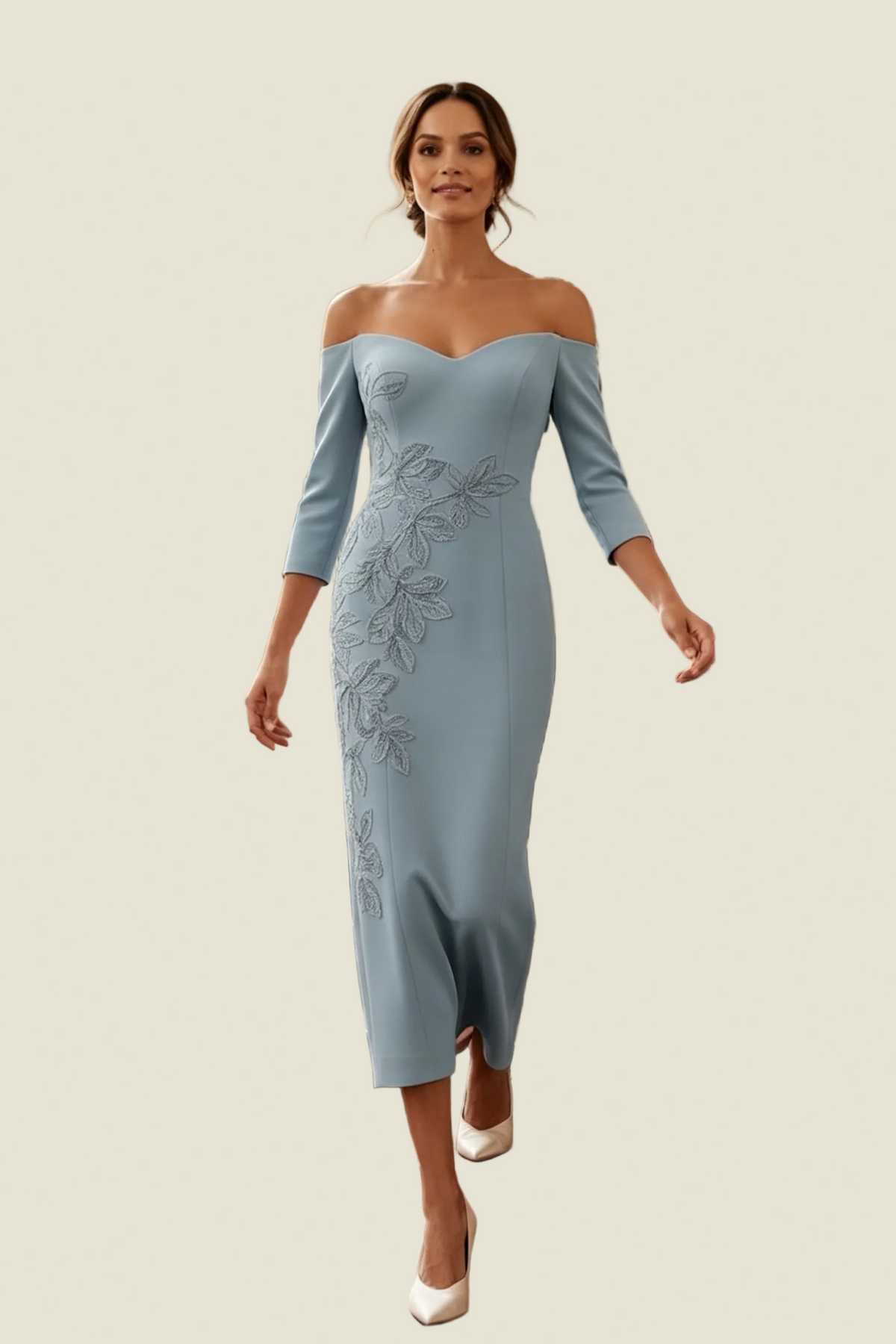 Schulterfreies, teelanges Kleid mit floraler Applikation