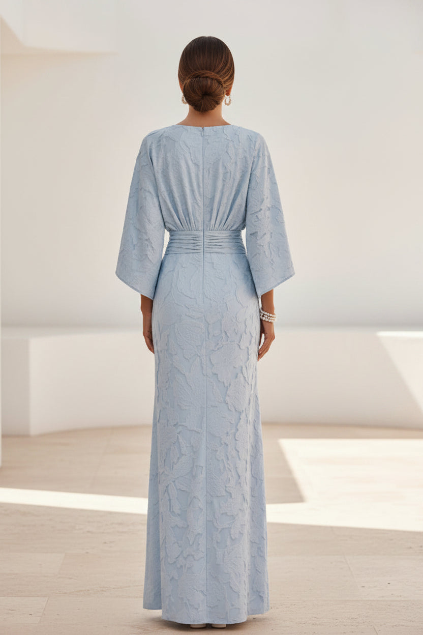 Strukturiertes, bodenlanges Abendkleid mit Bateau-Ausschnitt
