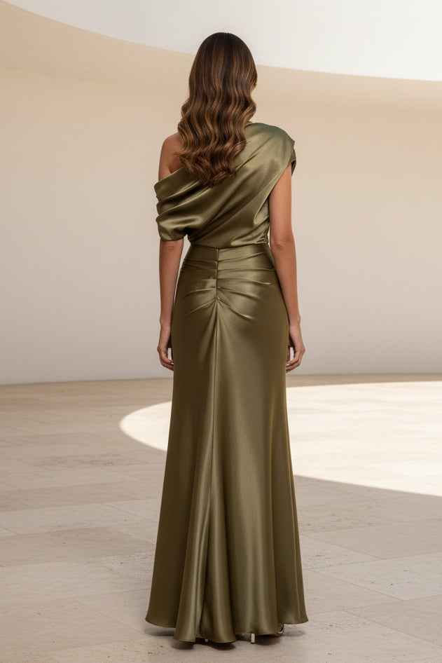 Ein-Schulter-Abendkleid aus drapiertem Satin