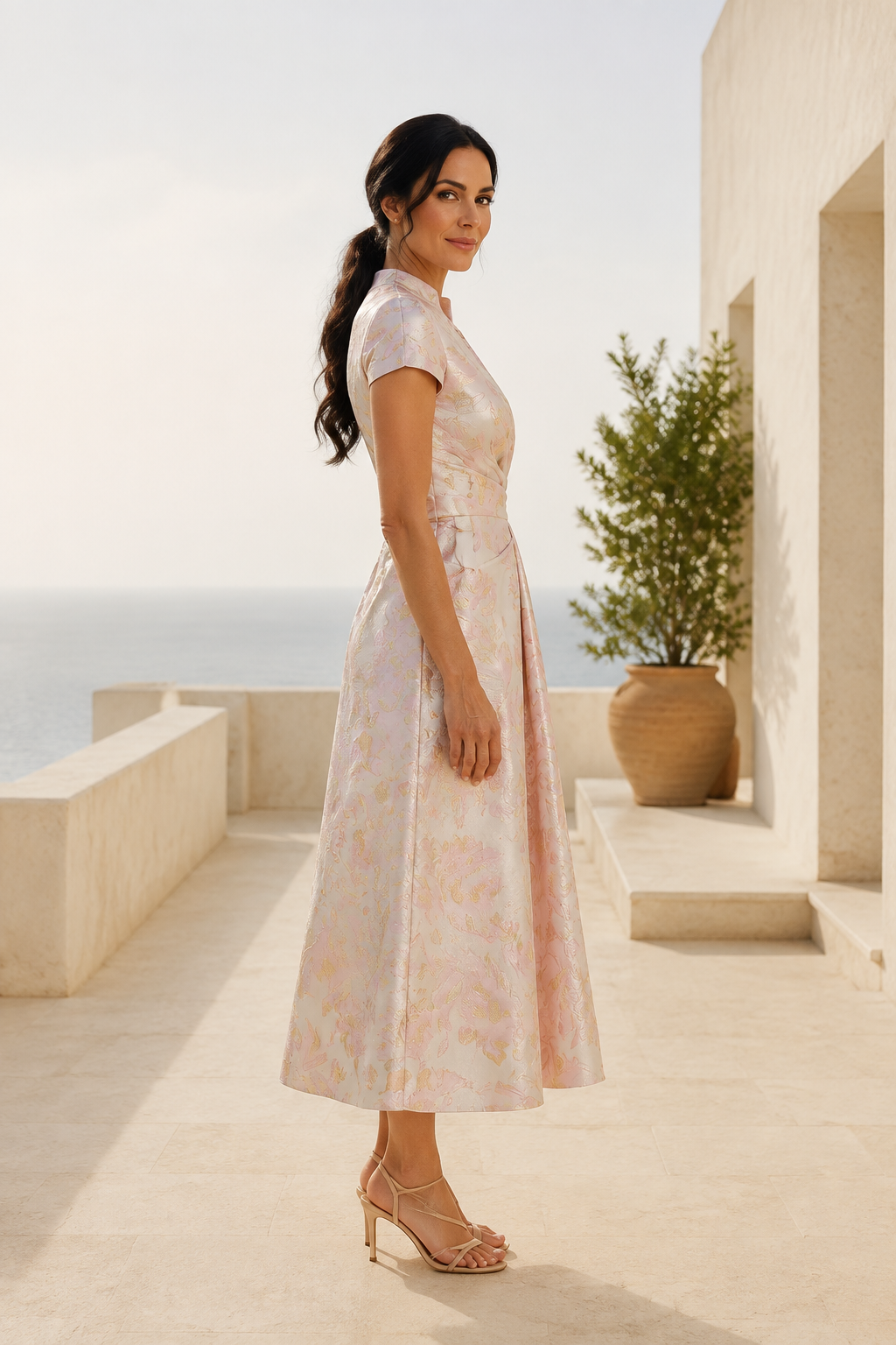 Florales Jacquard-Wickelkleid in Midilänge mit Flügelärmeln