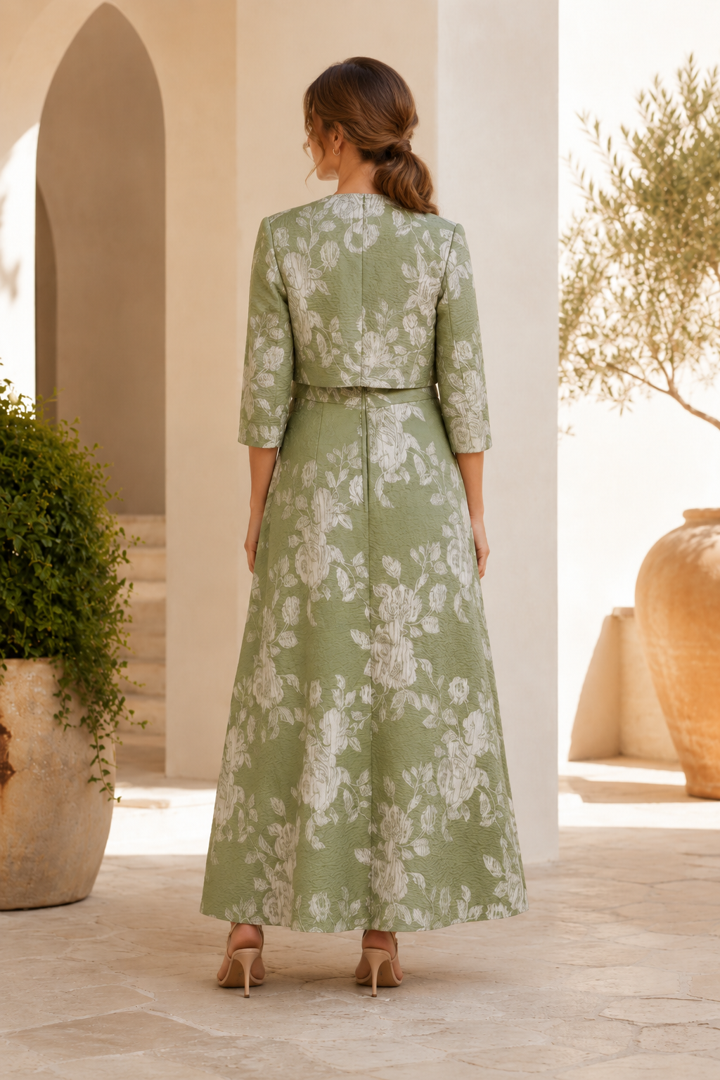 Maxikleid mit Blumen-Jacquard im A-Linien-Schnitt und verkürzter Jacke im Set