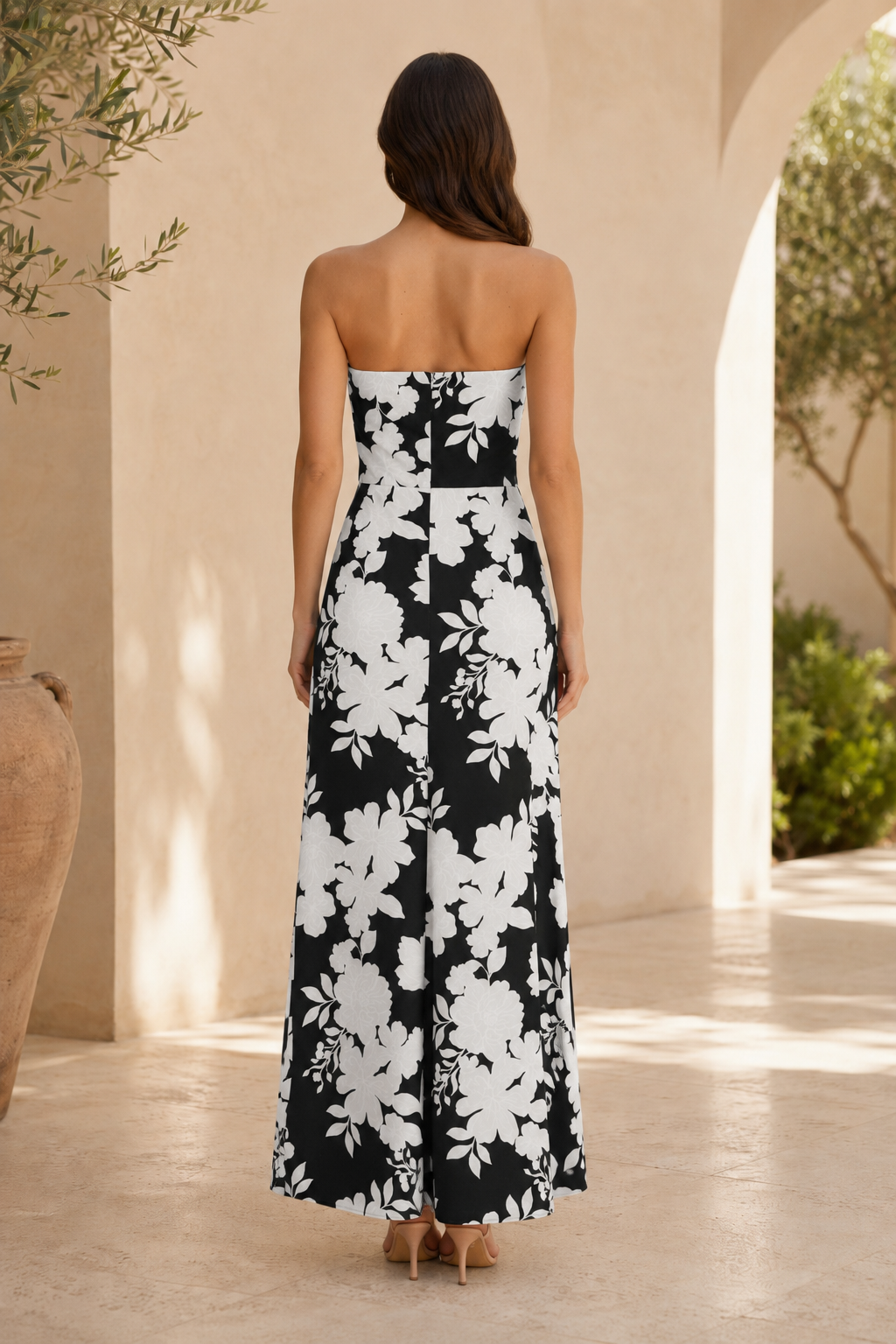 Trägerloses Maxi-Kleid mit Blumenmuster und Rüschen