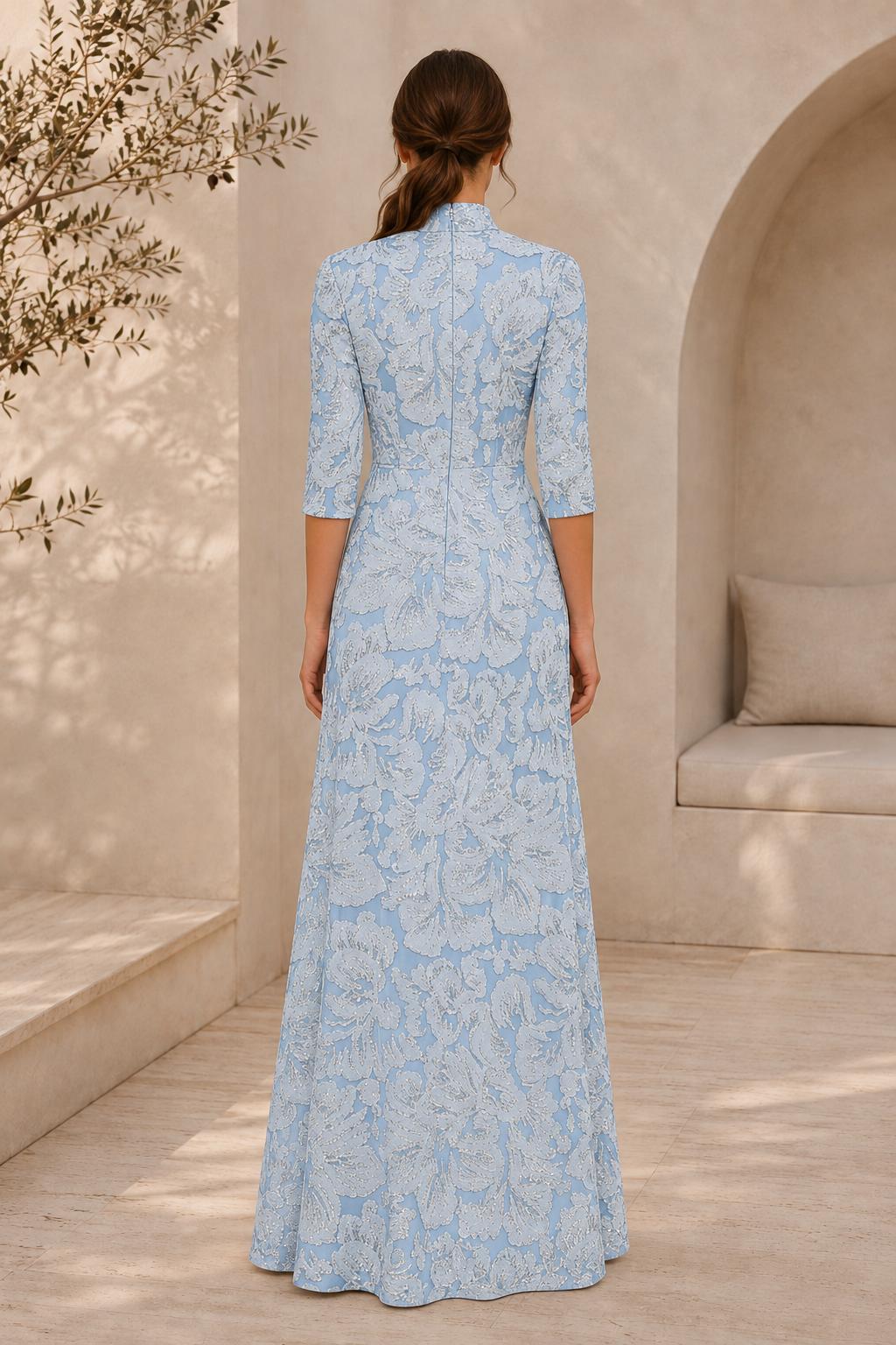 Hochgeschlossene Robe aus floralem Jacquard mit 3/4-Ärmeln
