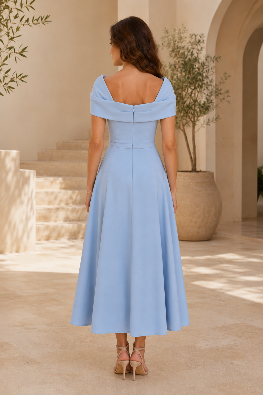 Asymmetrisches schulterfreies A-Linien Midikleid