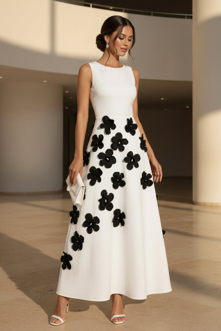 Ärmelloses Maxikleid mit 3D-Blumenapplikationen