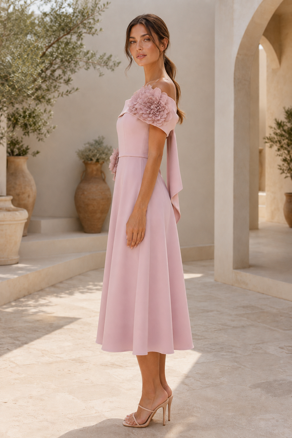3D-florales, schulterfreies Midikleid mit Rückenschleife