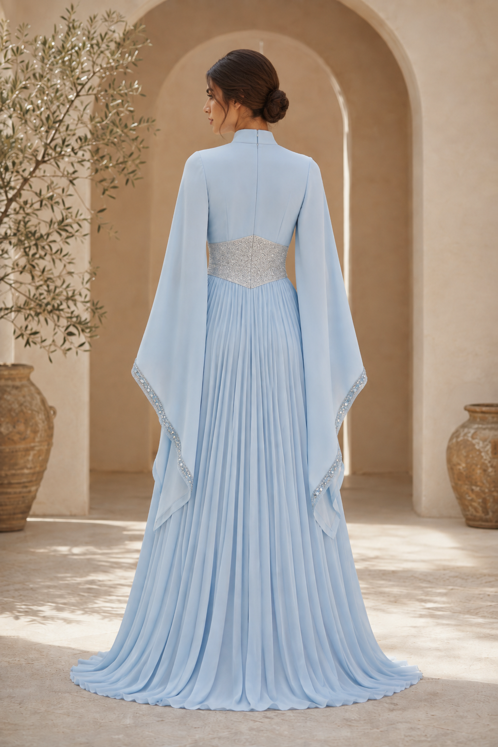 Abendkleid aus Chiffon mit plissiertem A-Linien-Rock und Cape-Ärmeln