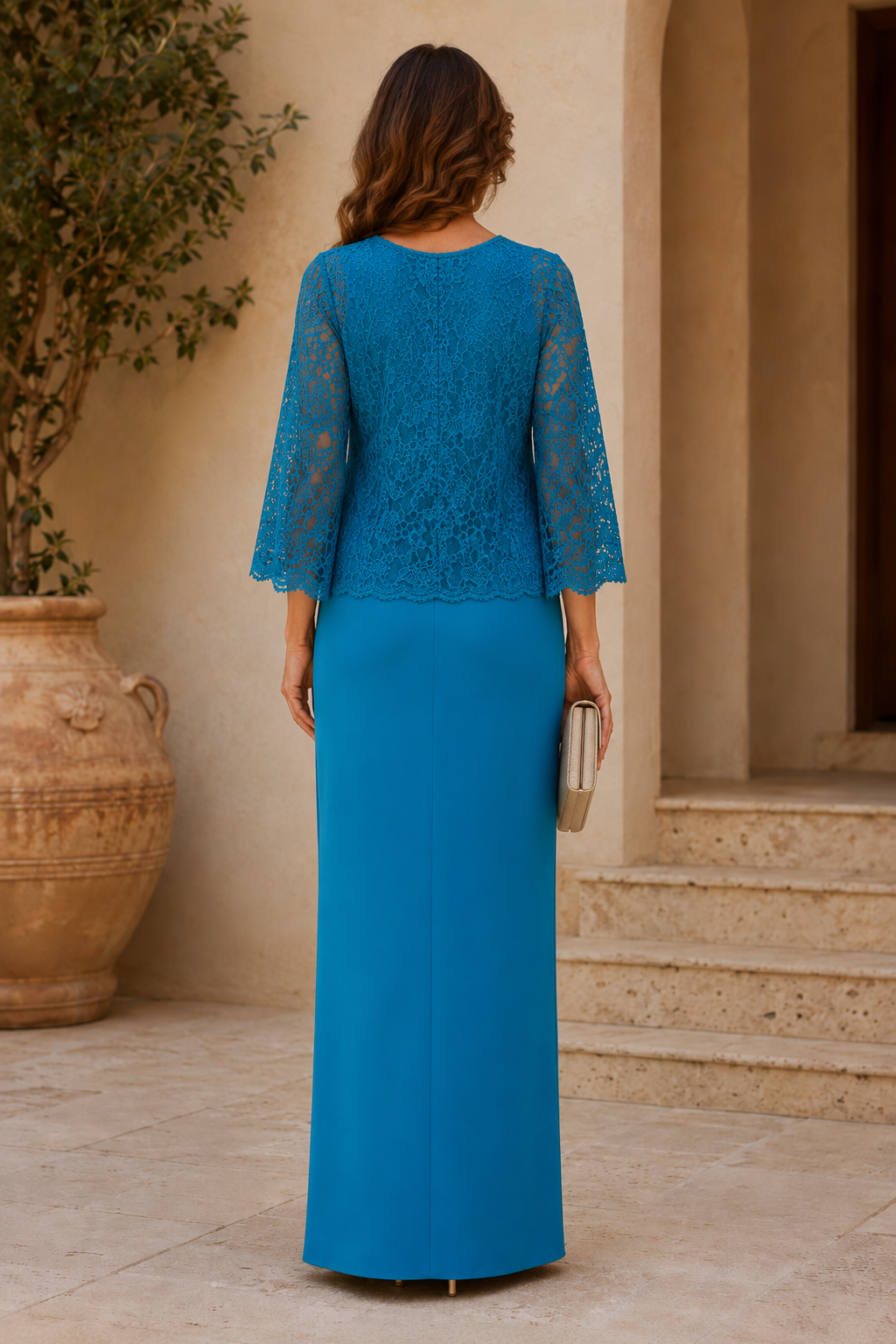 Elegantes Etuikleid mit passender Spitzenjacke