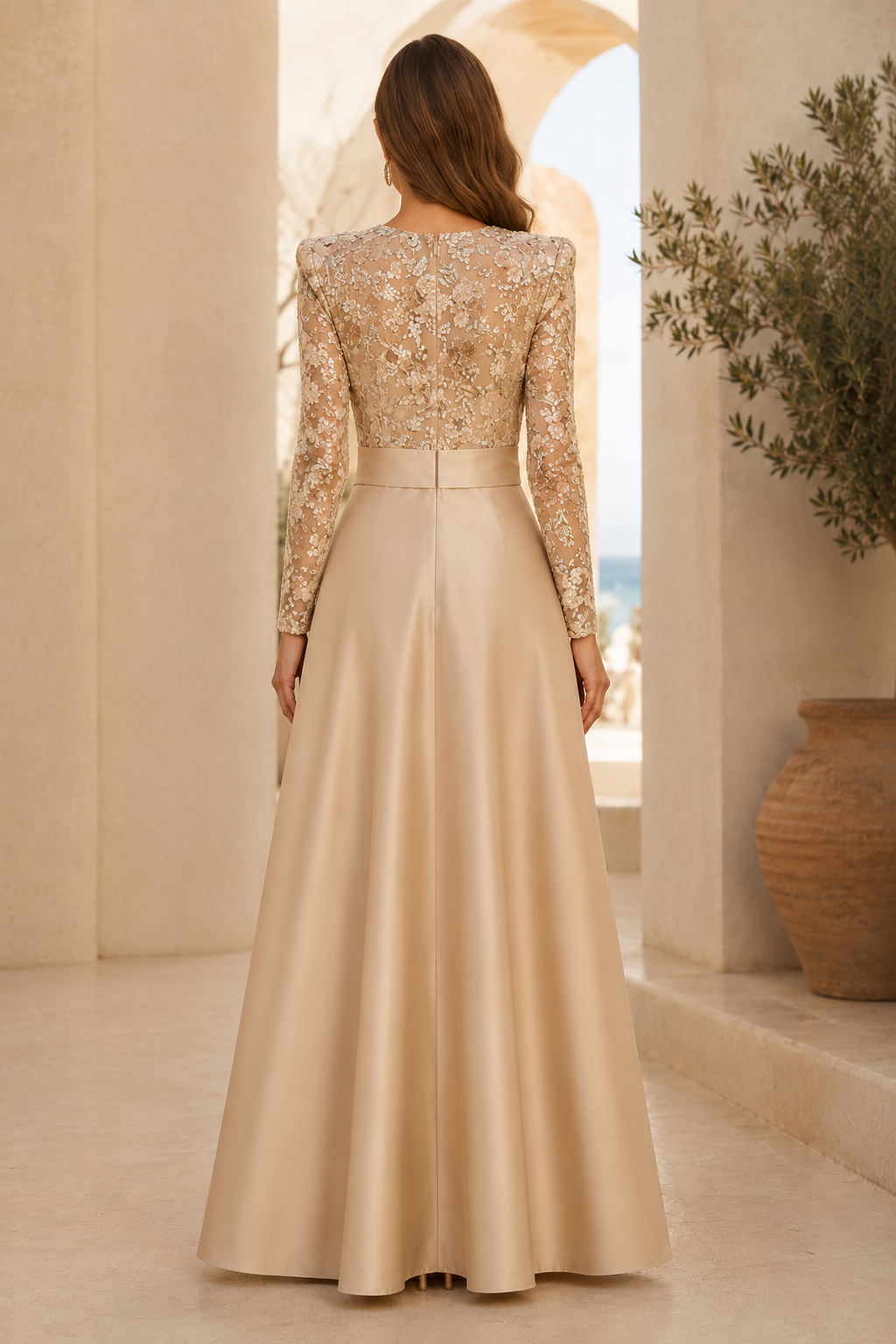 Langärmeliges Abendkleid in A-Linie mit Blumenstickerei