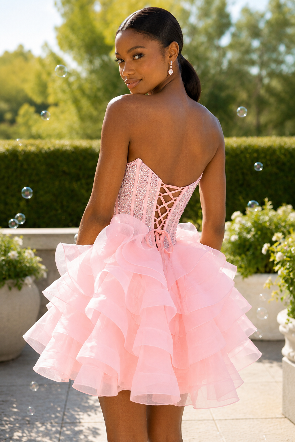 Trägerloses, gerafftes Korsett-Minikleid aus Organza