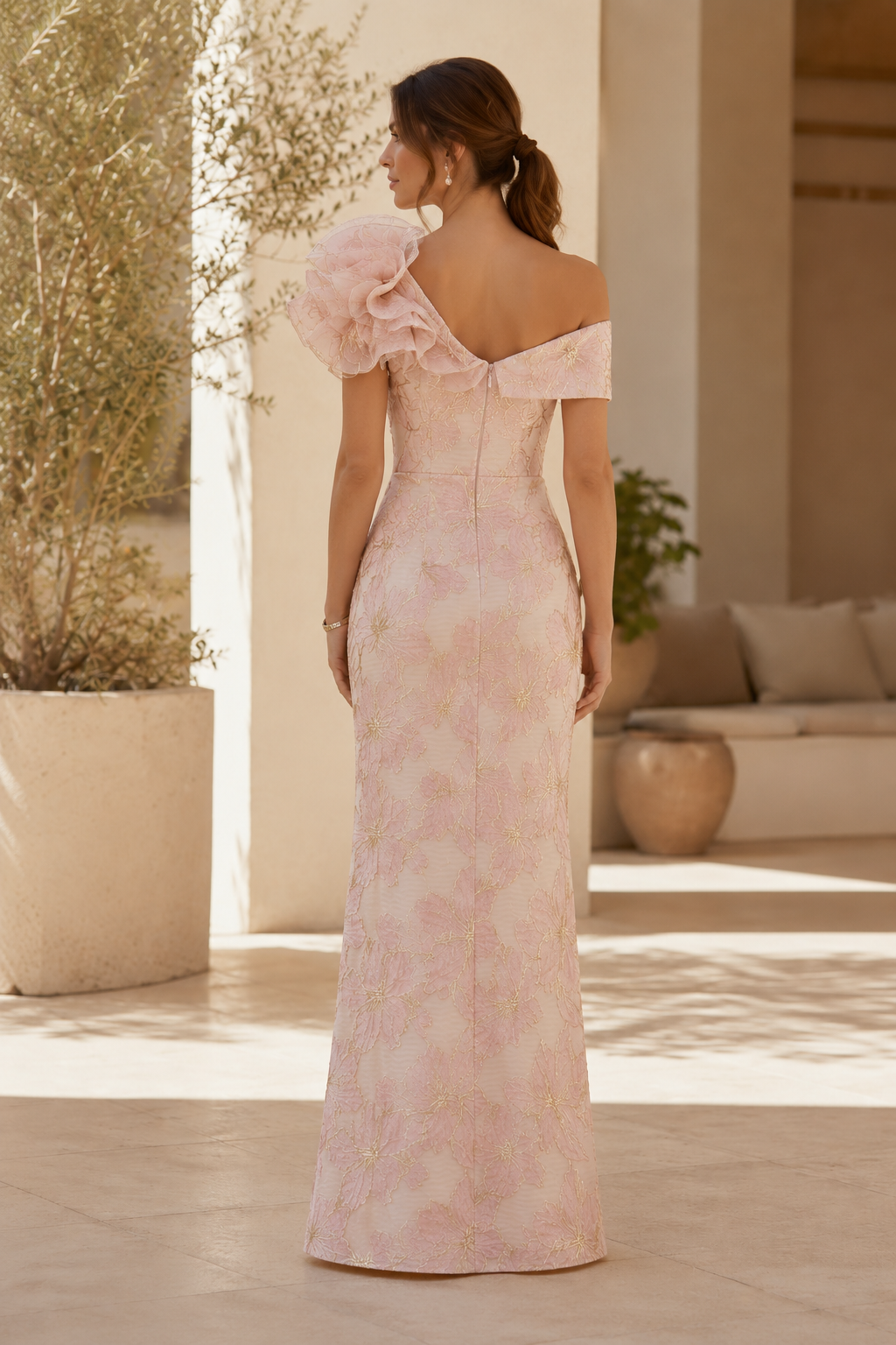 Trägerloses Neckholder-Kleid mit Blumenmuster und Rüschenblume