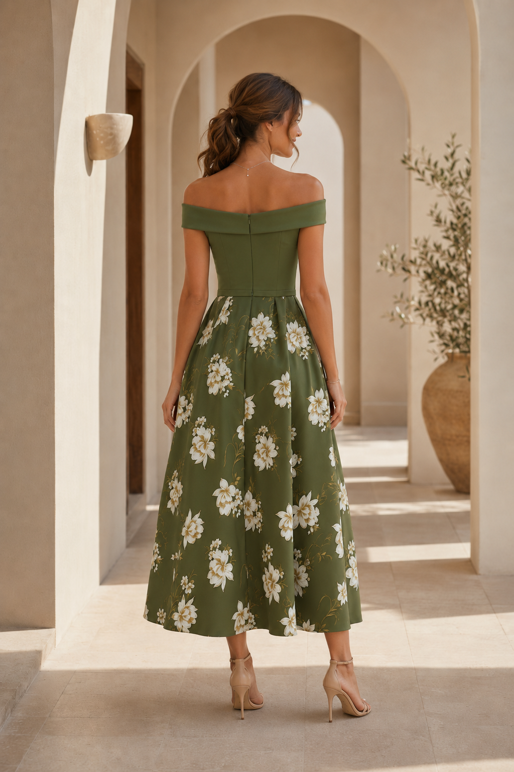 Carmenkleid mit Blumenmuster in A-Linie und Midilänge