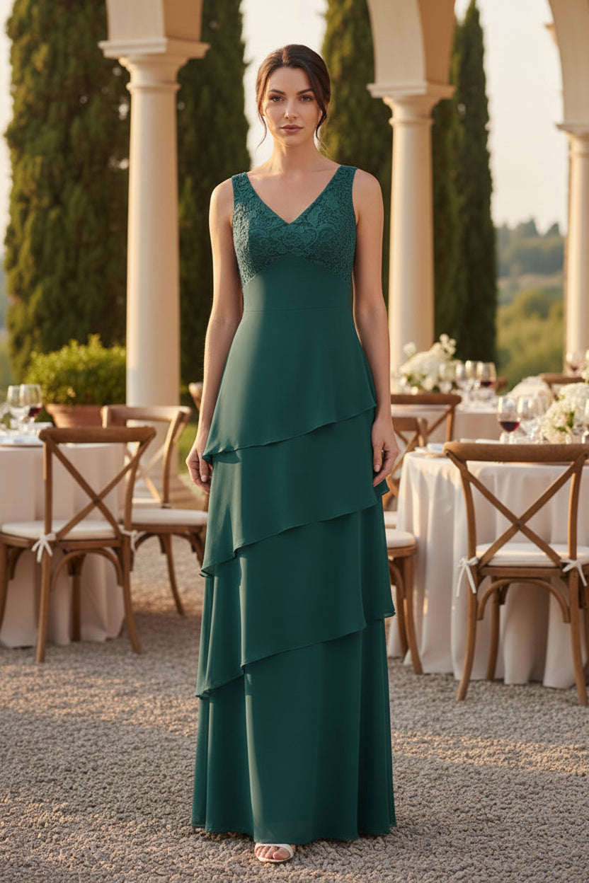 Elegantes, gestuftes Chiffonkleid mit V-Ausschnitt und Jacke