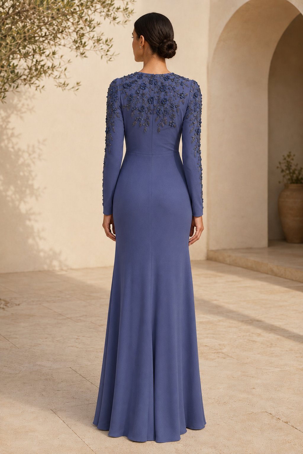 Langärmliges, florales, perlenbesetztes Abendkleid