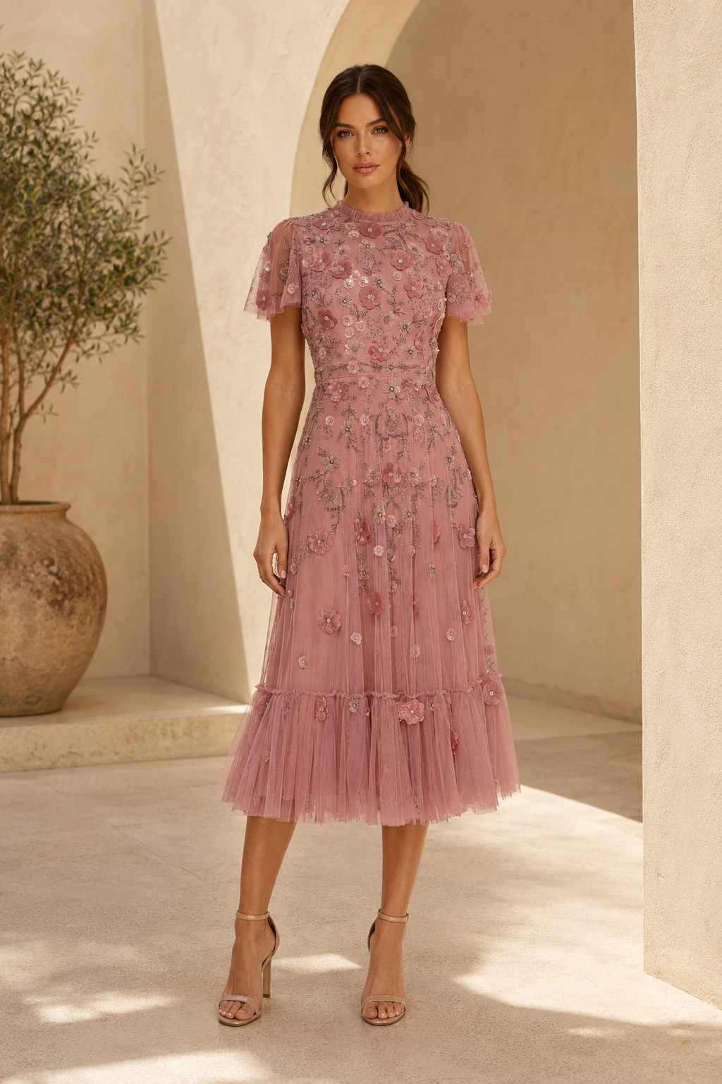 Florales besticktes Midi-Tüllkleid mit Volantärmeln