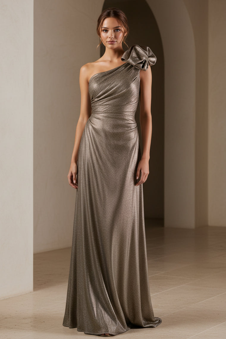 Plissiertes, metallisches Abendkleid mit einer Schulter