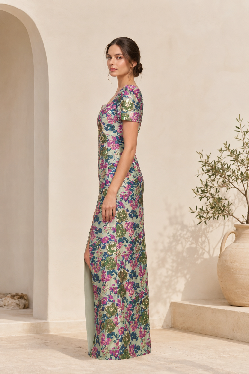 Florales Jacquard-Maxikleid mit Puffärmeln und hohem Schlitz
