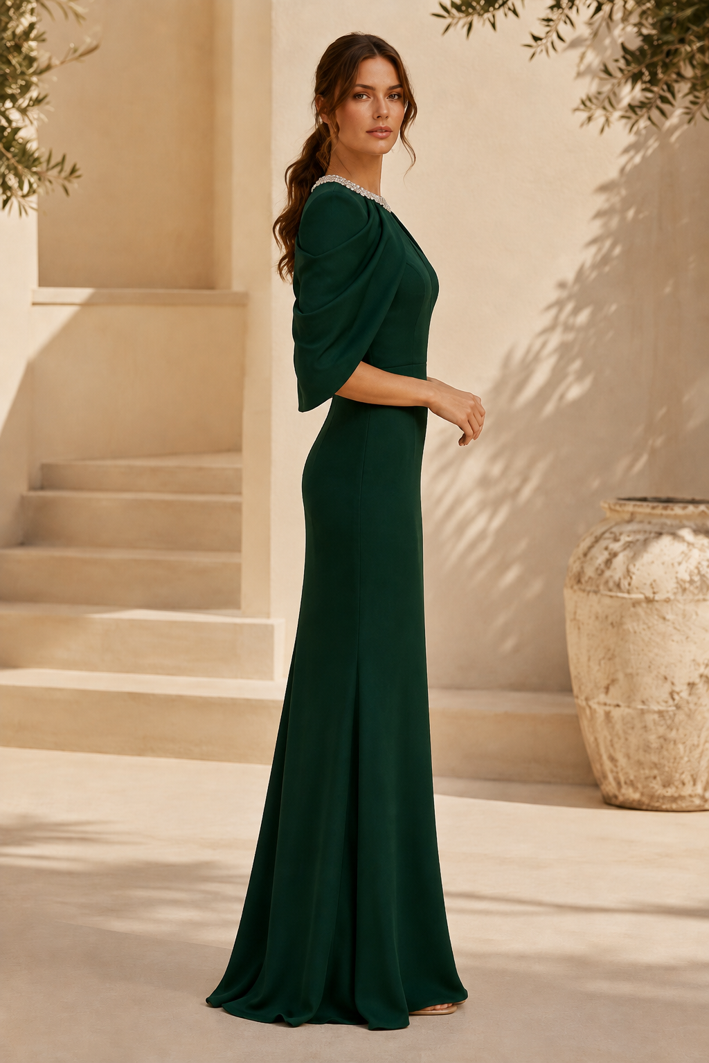 Abendkleid mit Cape-Ärmeln und Verzierungen