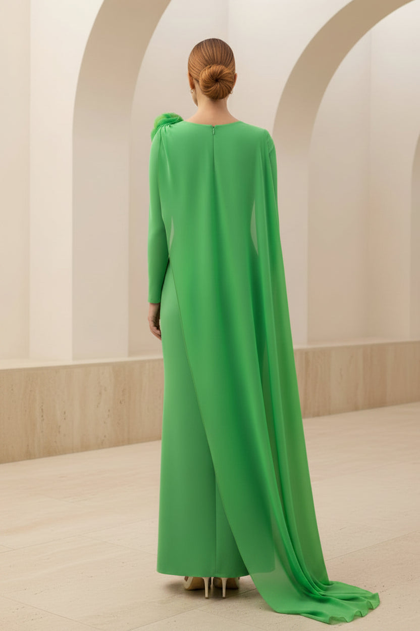 Asymmetrisches Etuikleid mit Cape und 3D-Blüte