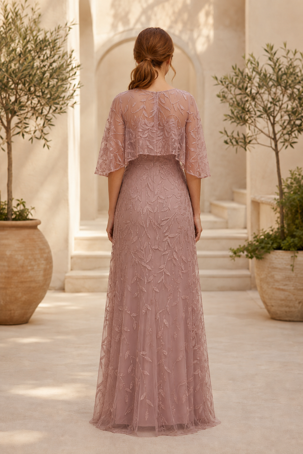 Abendkleid mit Cape-Ärmeln, Glitzerblättern und Illusion-Ausschnitt