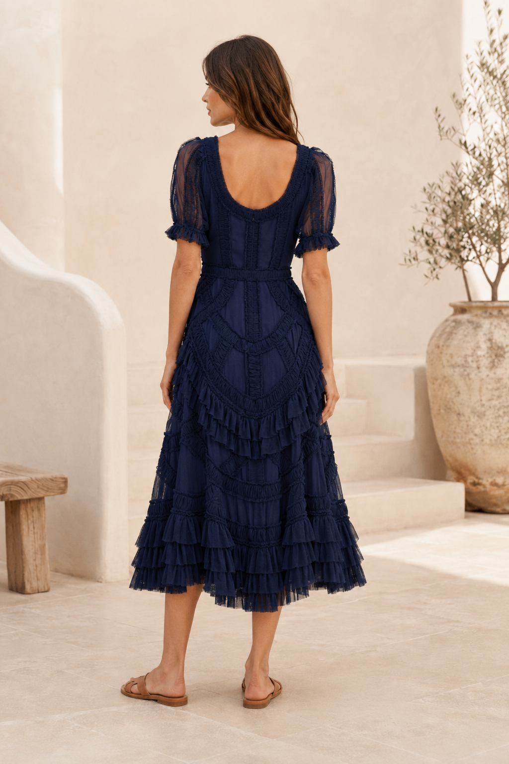 Gestuftes Rüschen-Mesh-Midikleid mit transparenten Ärmeln