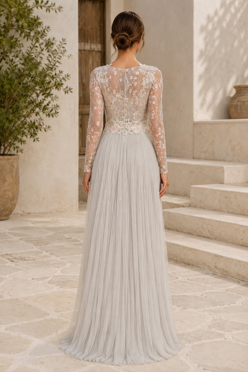 Abendkleid mit Blumenstickerei, Illusionsausschnitt, langen Ärmeln und A-Linie