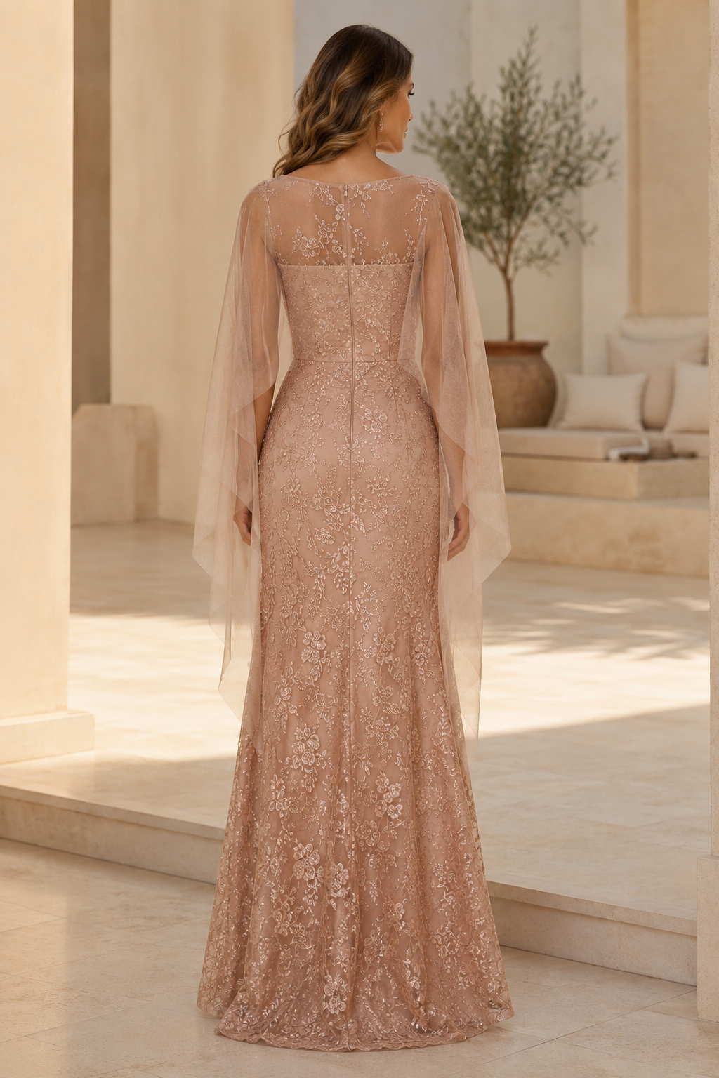 Meerjungfrauenkleid aus floraler Spitze mit Illusionsausschnitt und Umhangärmeln