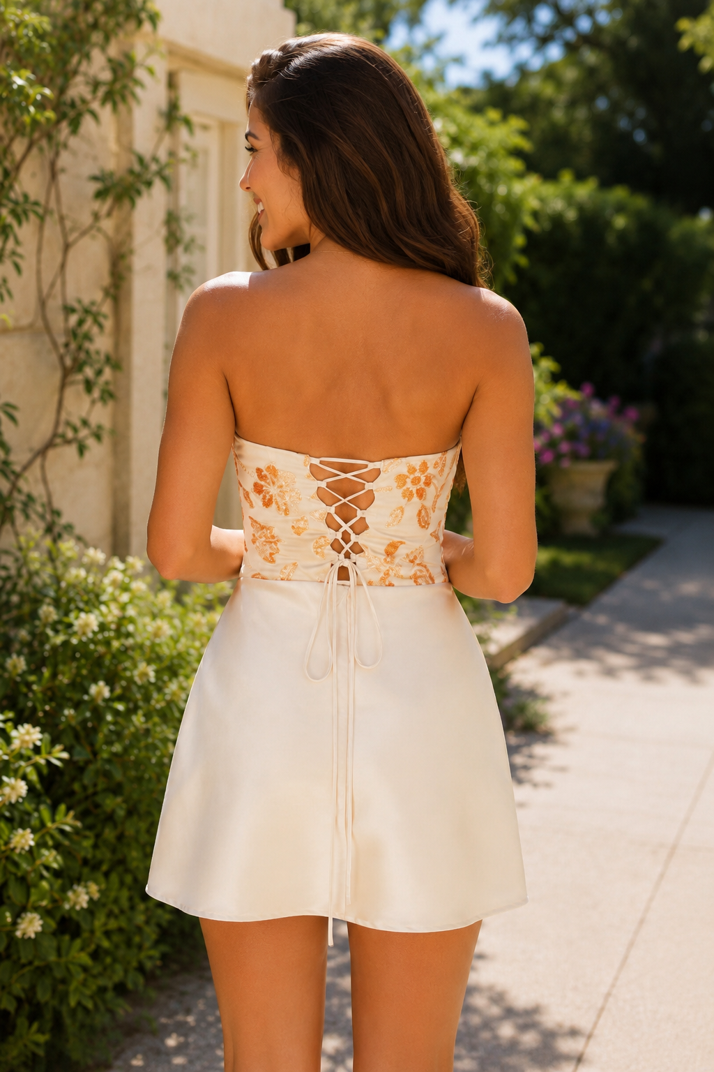Trägerloses Pailletten-Korsett-Kleid aus Satin