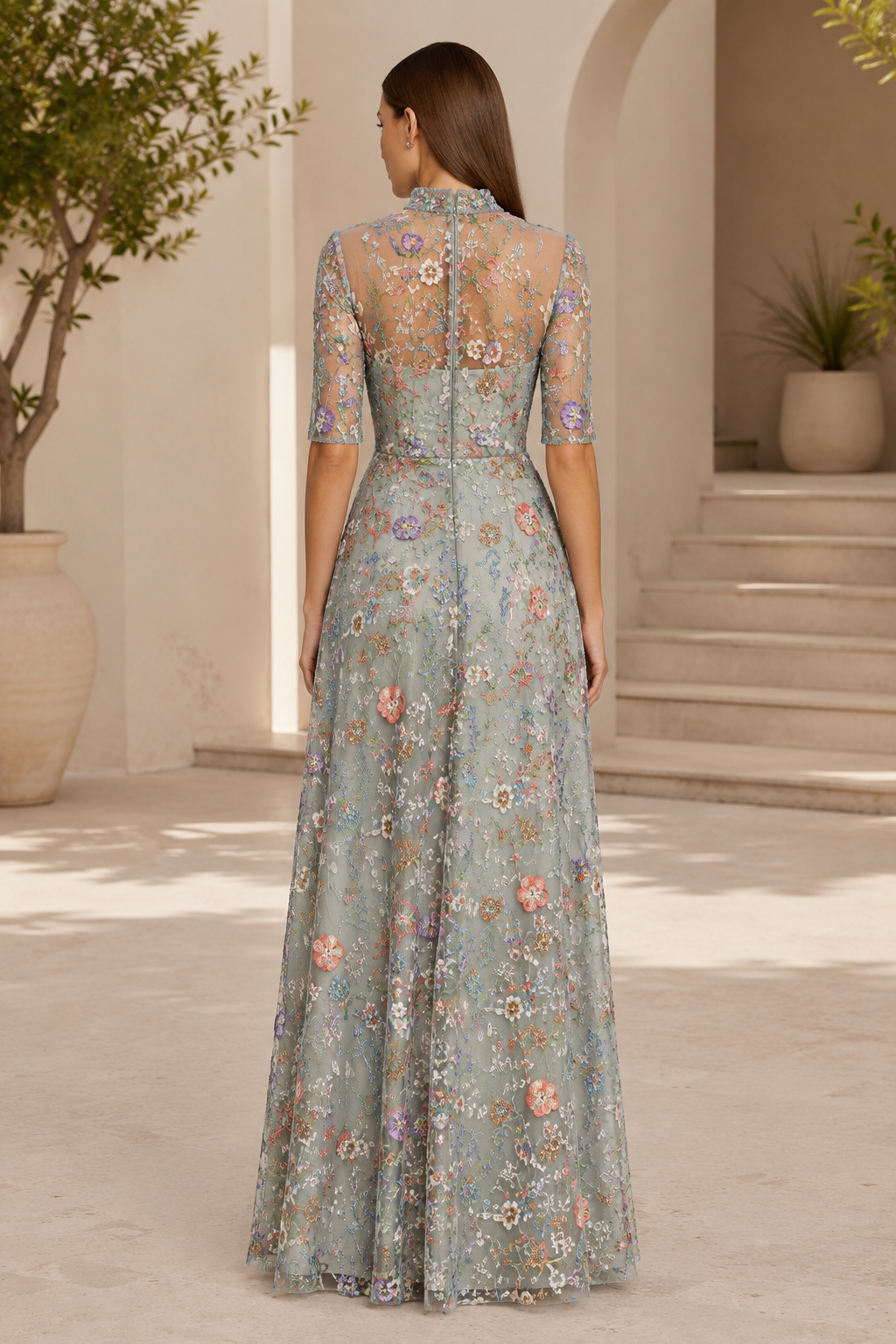 Abendkleid mit floraler Stickerei, Illusionsärmeln und A-Linie