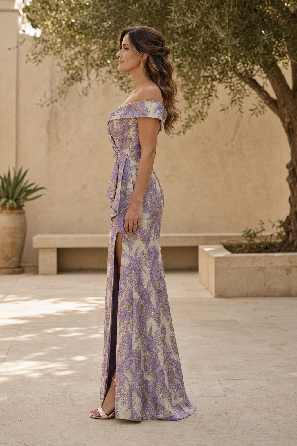 Off-the-Shoulder-Kleid aus floralem Jacquard mit hohem Schlitz