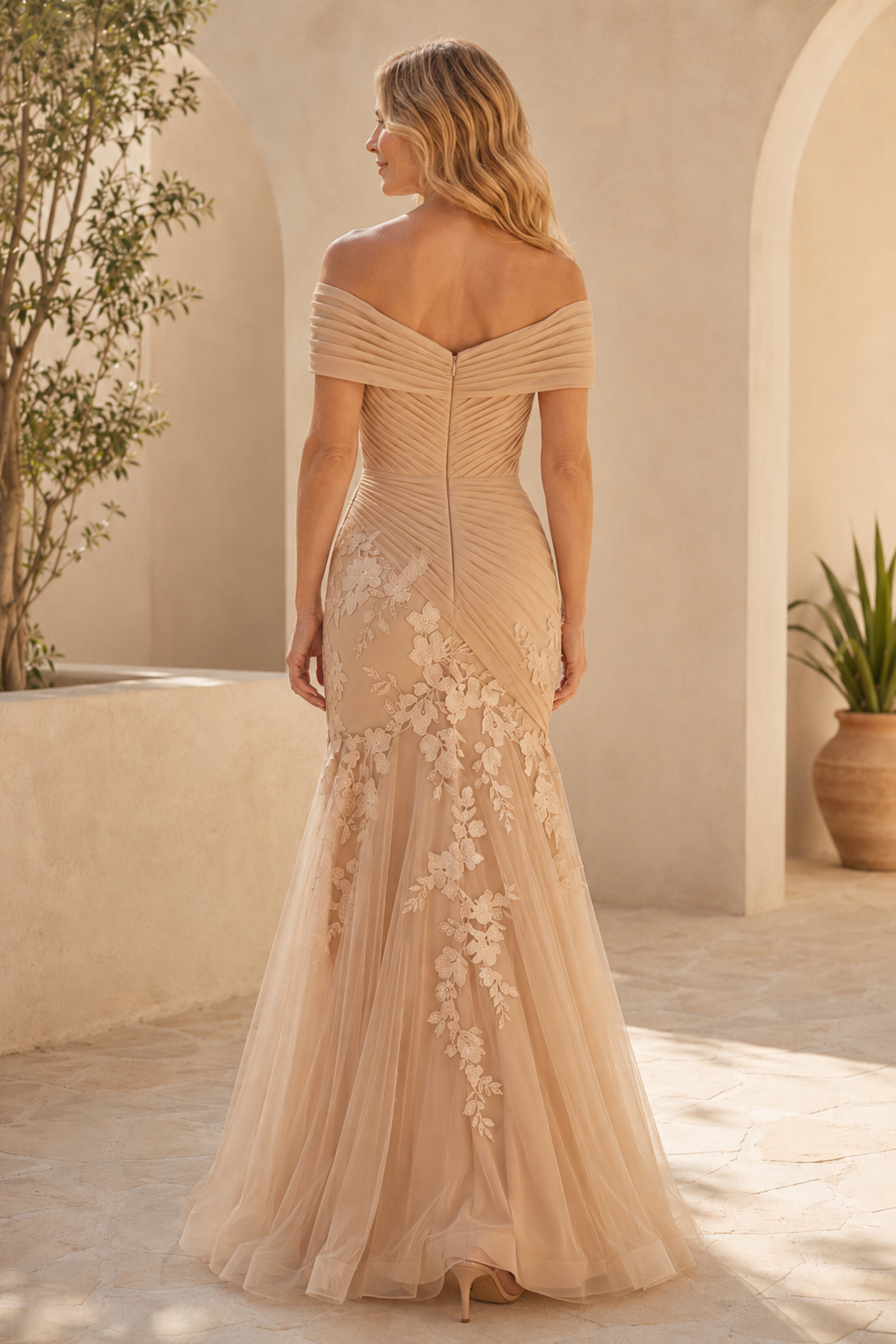 Schulterfreies Meerjungfrauenkleid aus geraffter Spitze