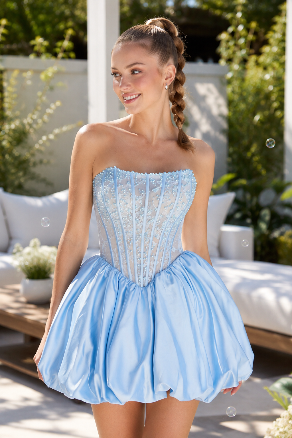 Trägerloses Perlenkorsett-Minikleid mit Ballonrock
