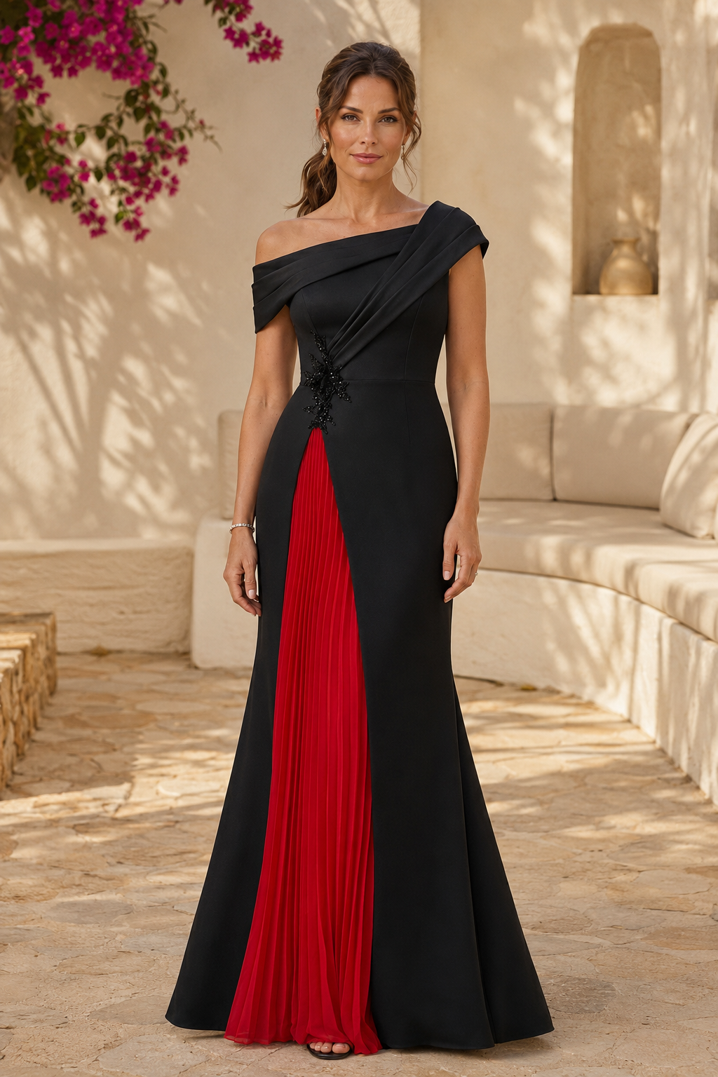 Asymmetrisches Abendkleid mit Falteneinsatz und Perlenbesatz