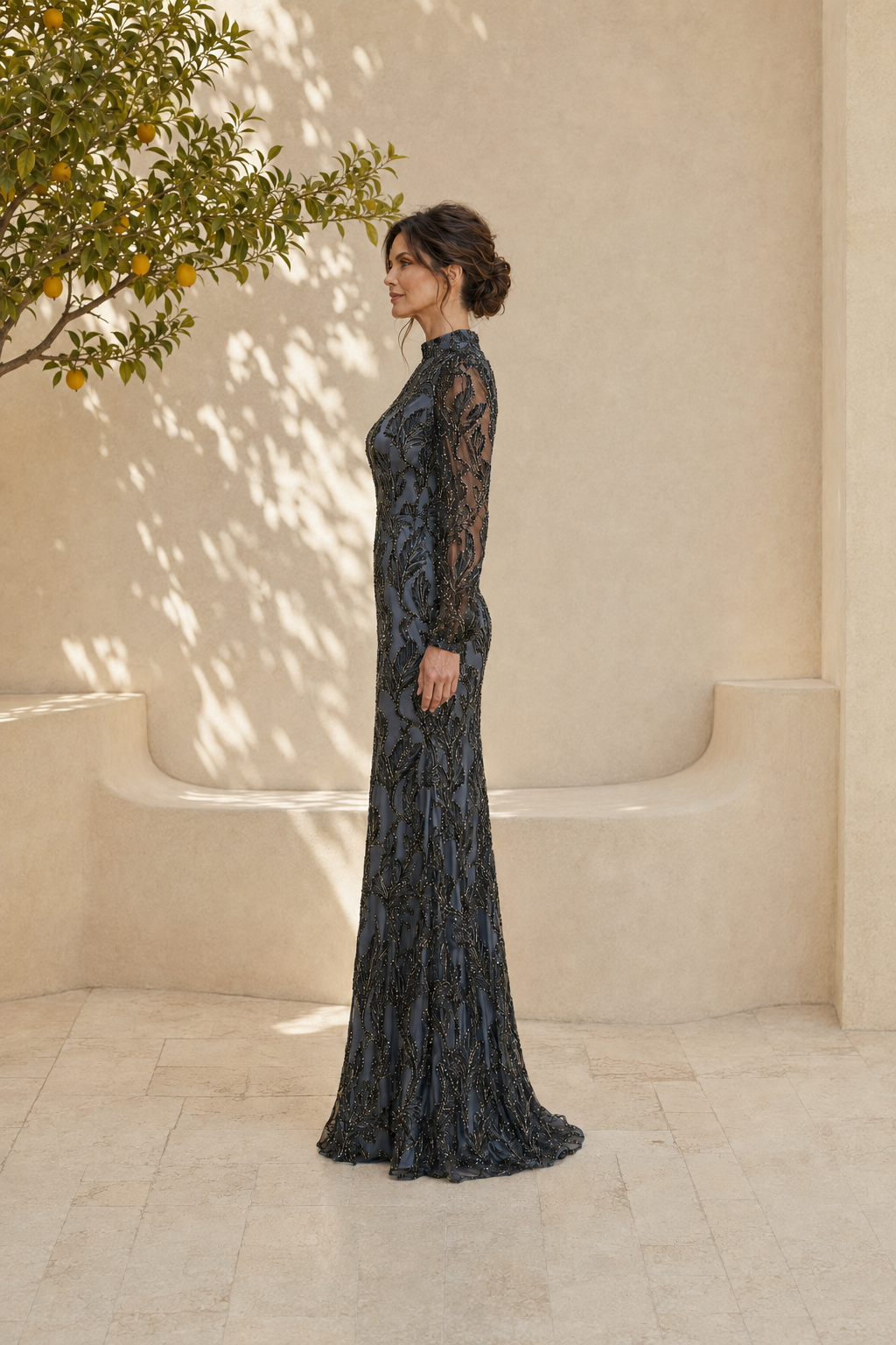 Perlenbesticktes hochgeschlossenes, langärmeliges Abendkleid