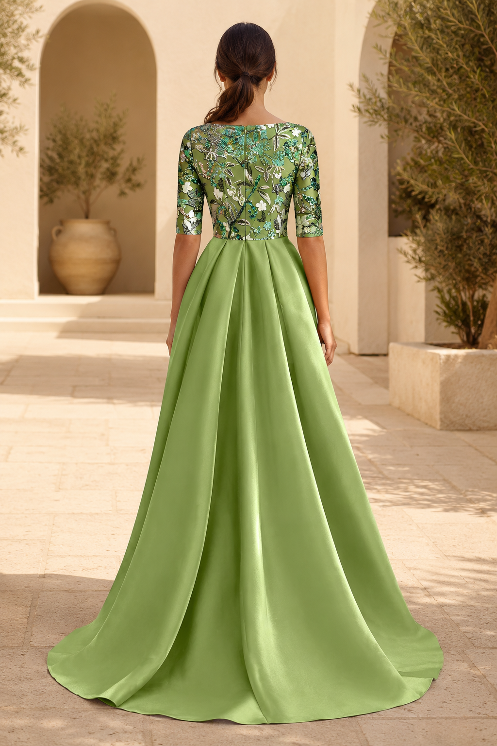 Geblümtes, besticktes Satin-A-Linien-Kleid mit 3/4-Ärmeln