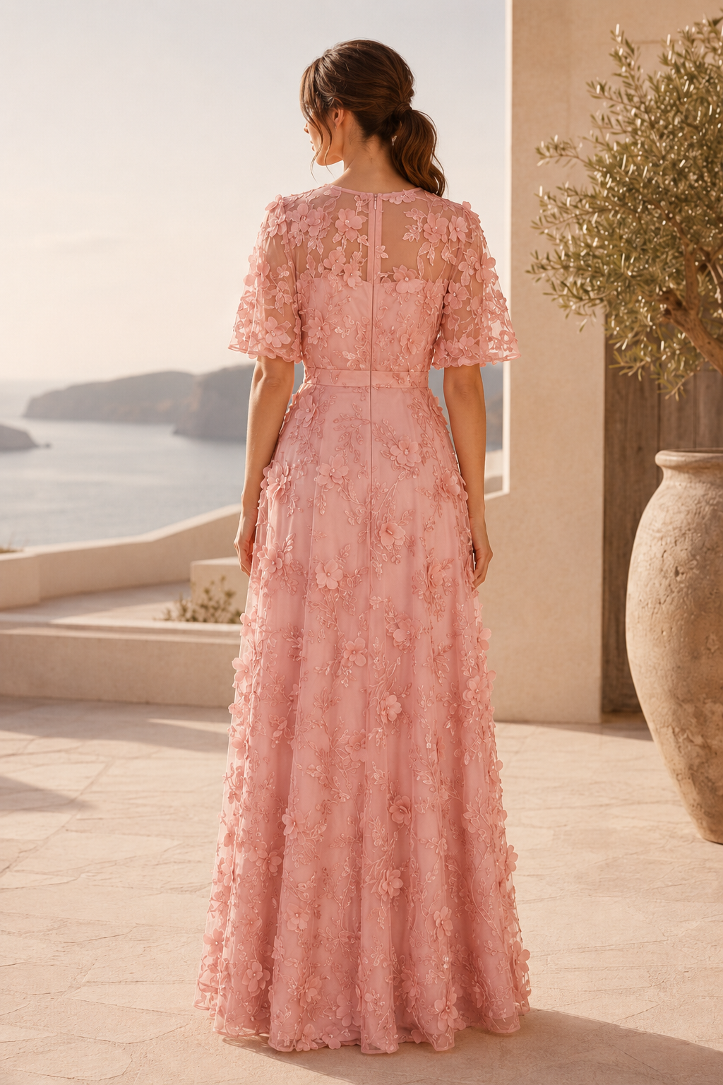 Maxikleid mit Blumenapplikationen und flatternden Ärmeln