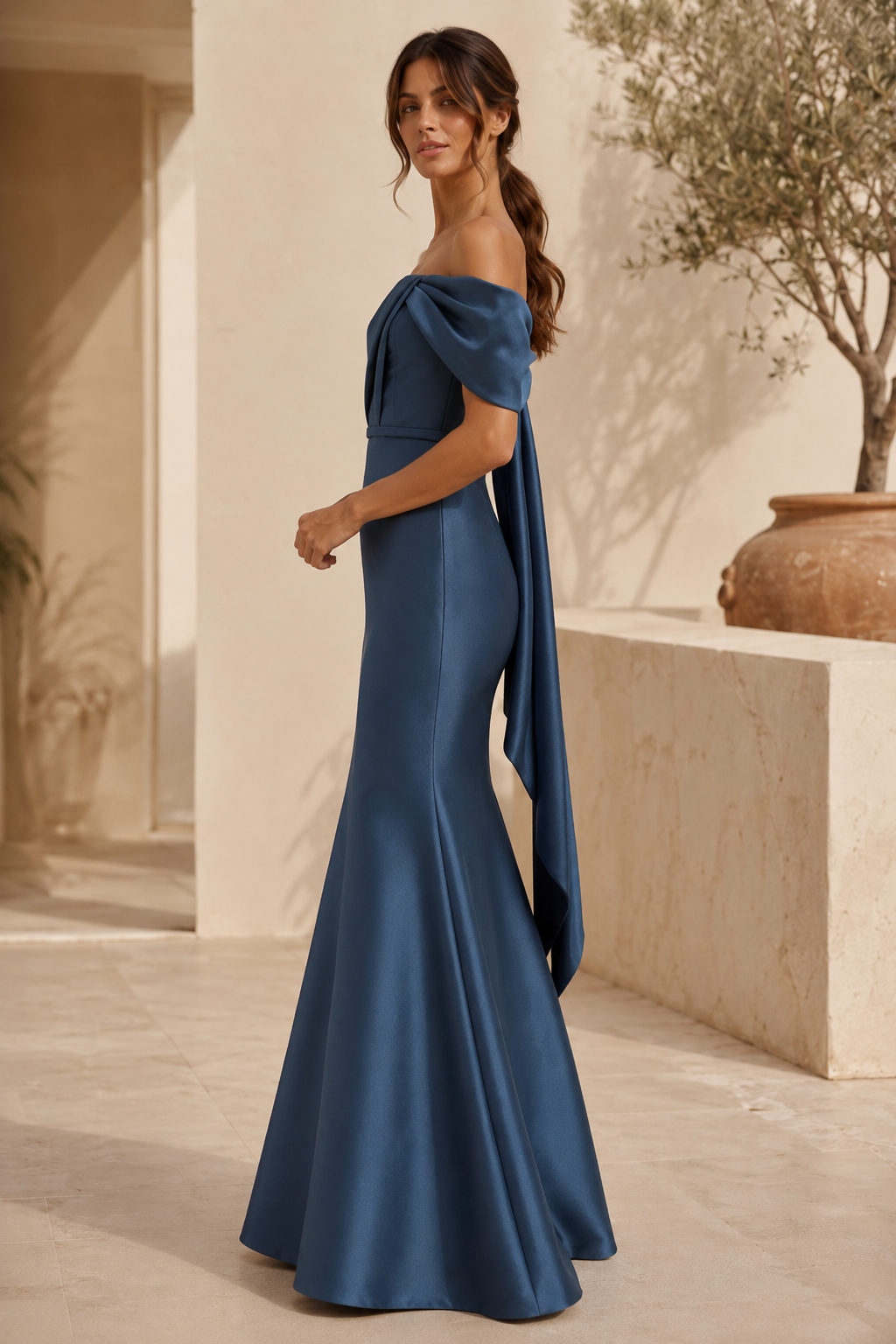 Trägerloses Satin-Meerjungfrauenkleid mit Schleifendetail am Rücken