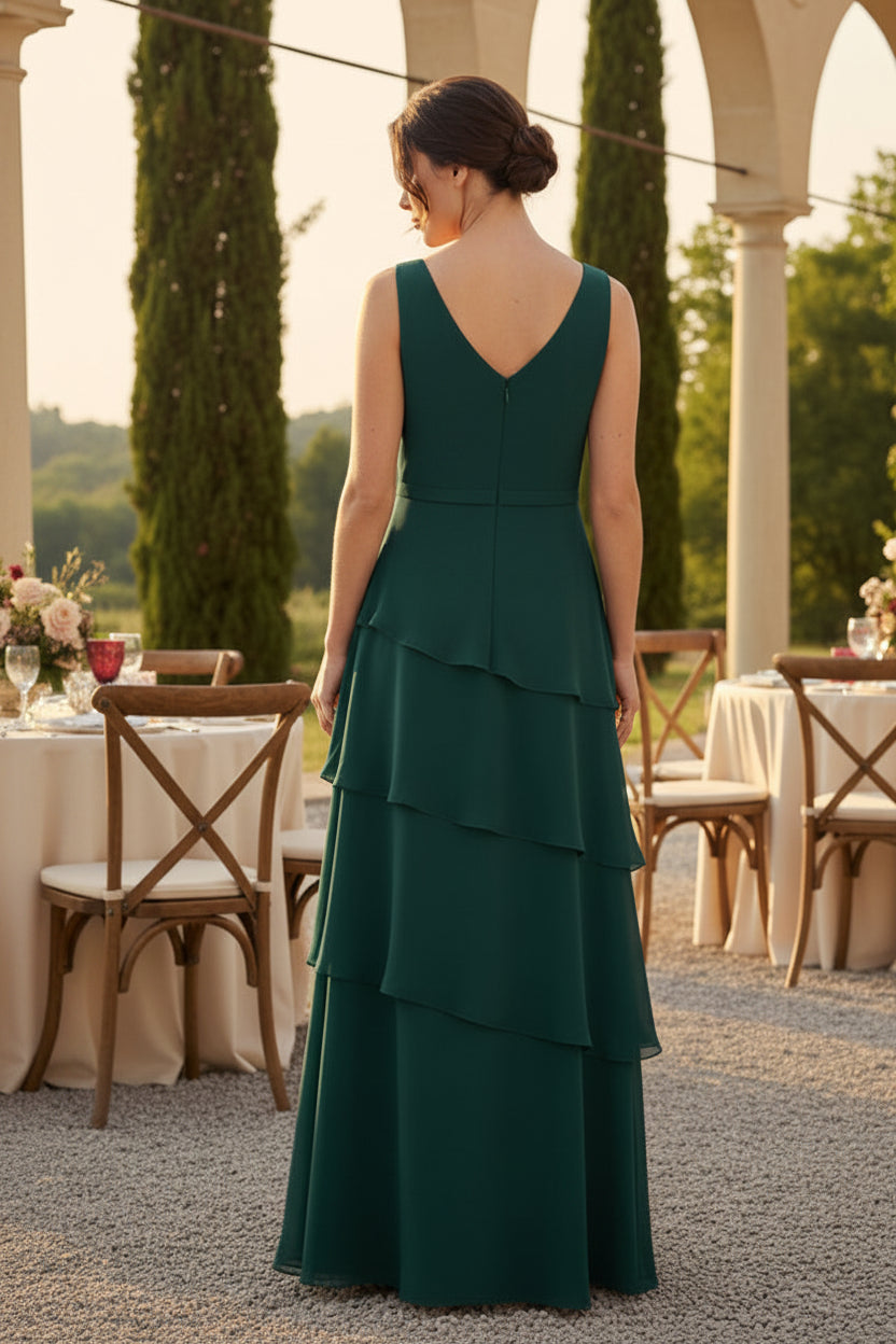 Elegantes, gestuftes Chiffonkleid mit V-Ausschnitt und Jacke