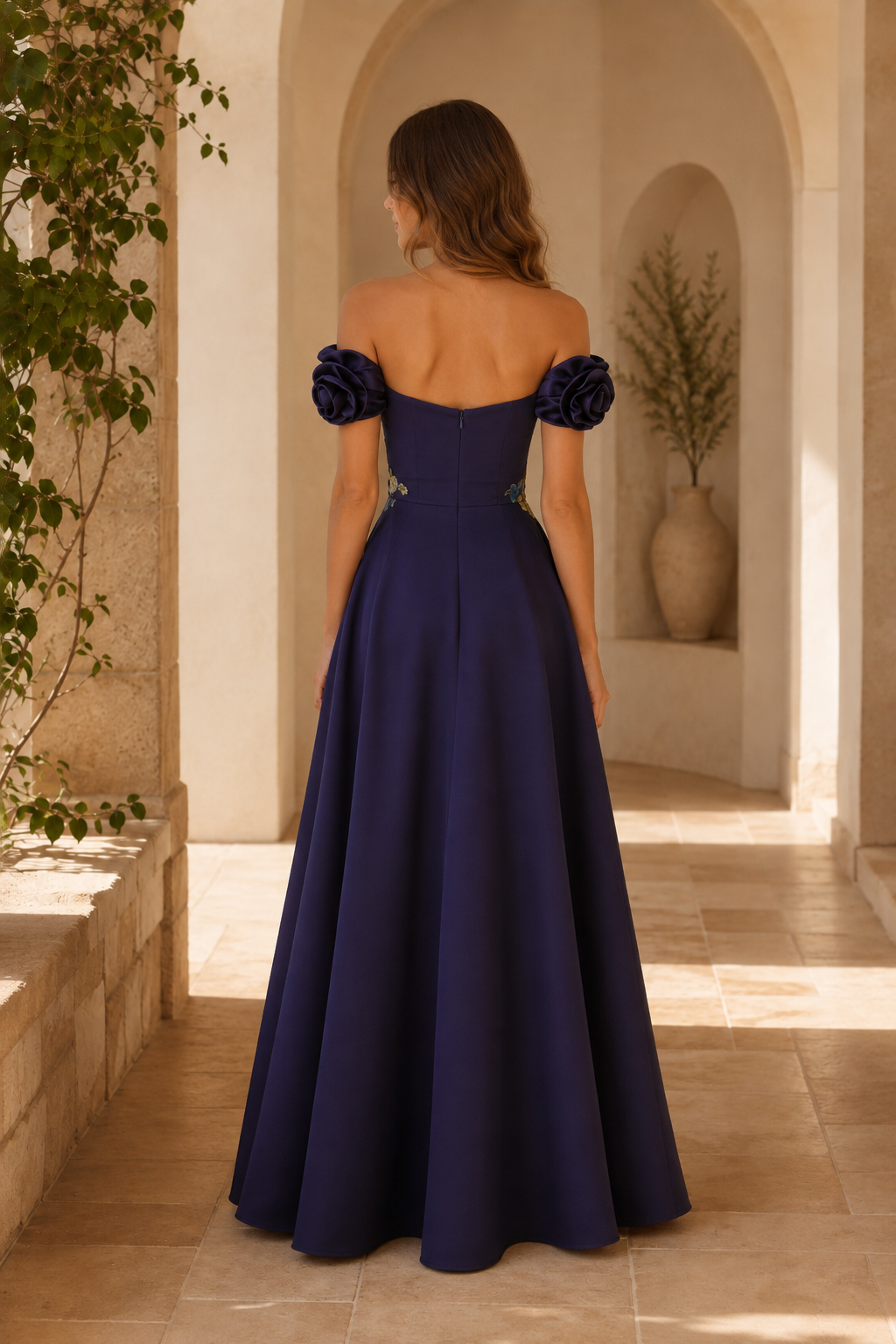 Carmen-Blumenkleid mit Rosettenträgern und Überrock