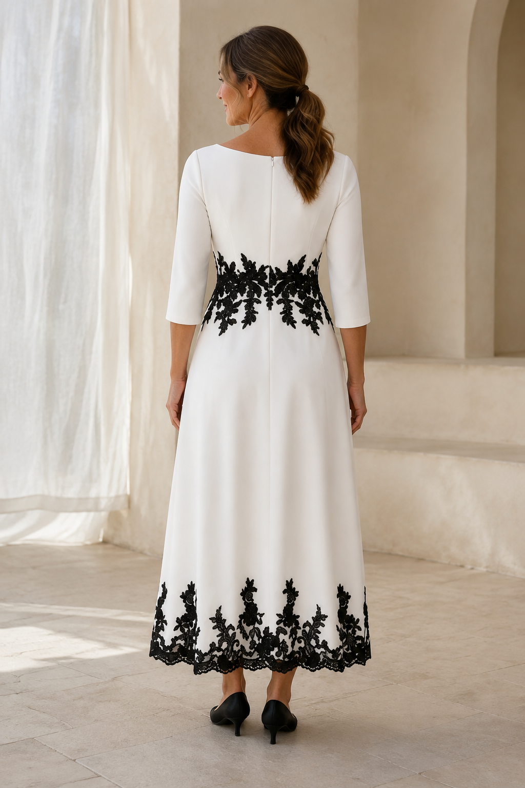 A-Linien-Midikleid mit schwarzem Spitzenapplikationsbesatz