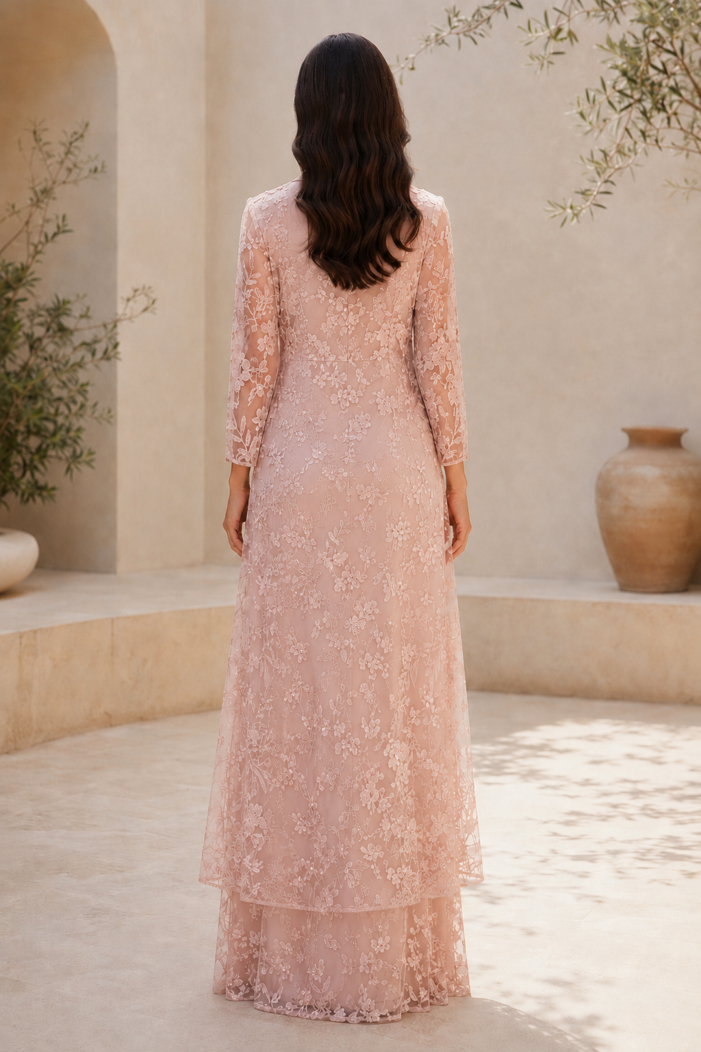 Elegantes Etuikleid aus Spitze mit passender Jacke