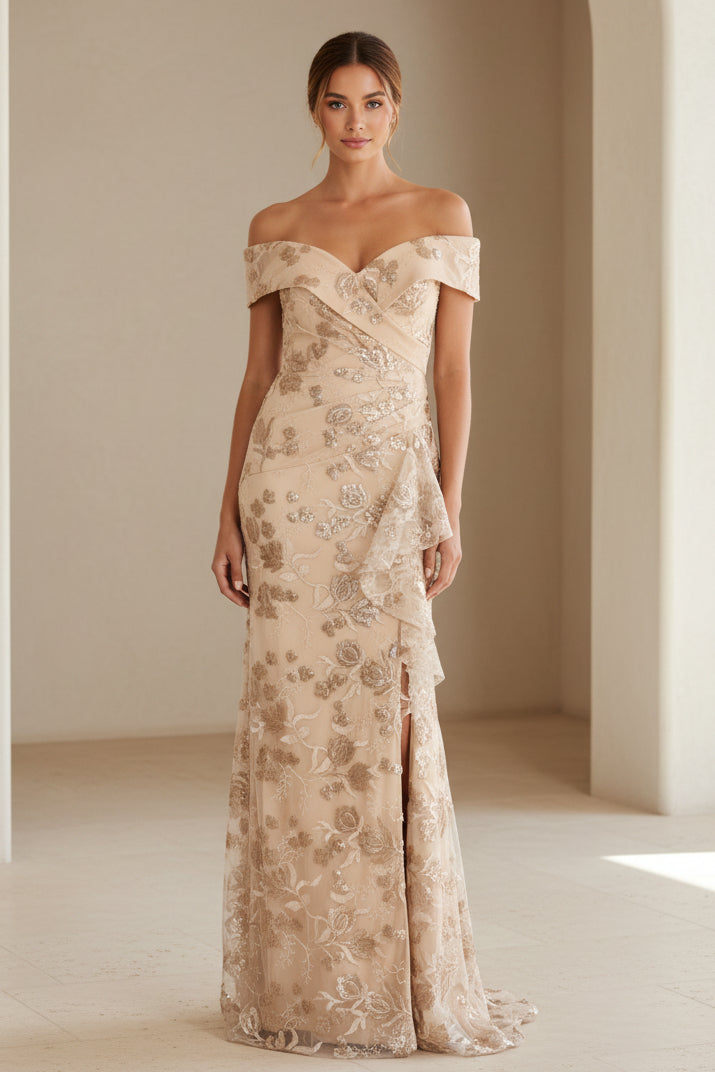 Schulterfreies, geblümtes Paillettenkleid mit Schlitz