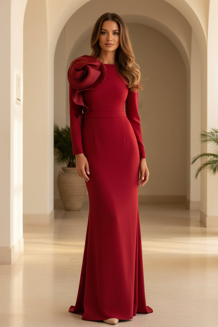 Elegantes, langes Säulenkleid mit Ärmeln und floralen 3D-Applikationen