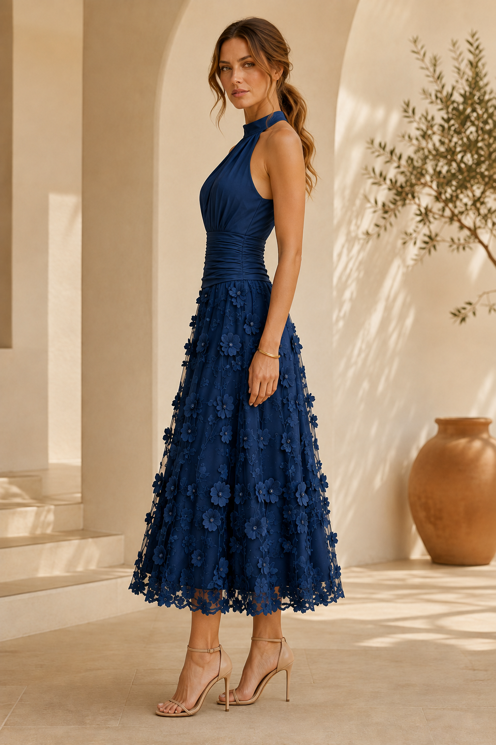Neckholder-Midikleid mit plissiertem Oberteil und 3D-Blumenmuster