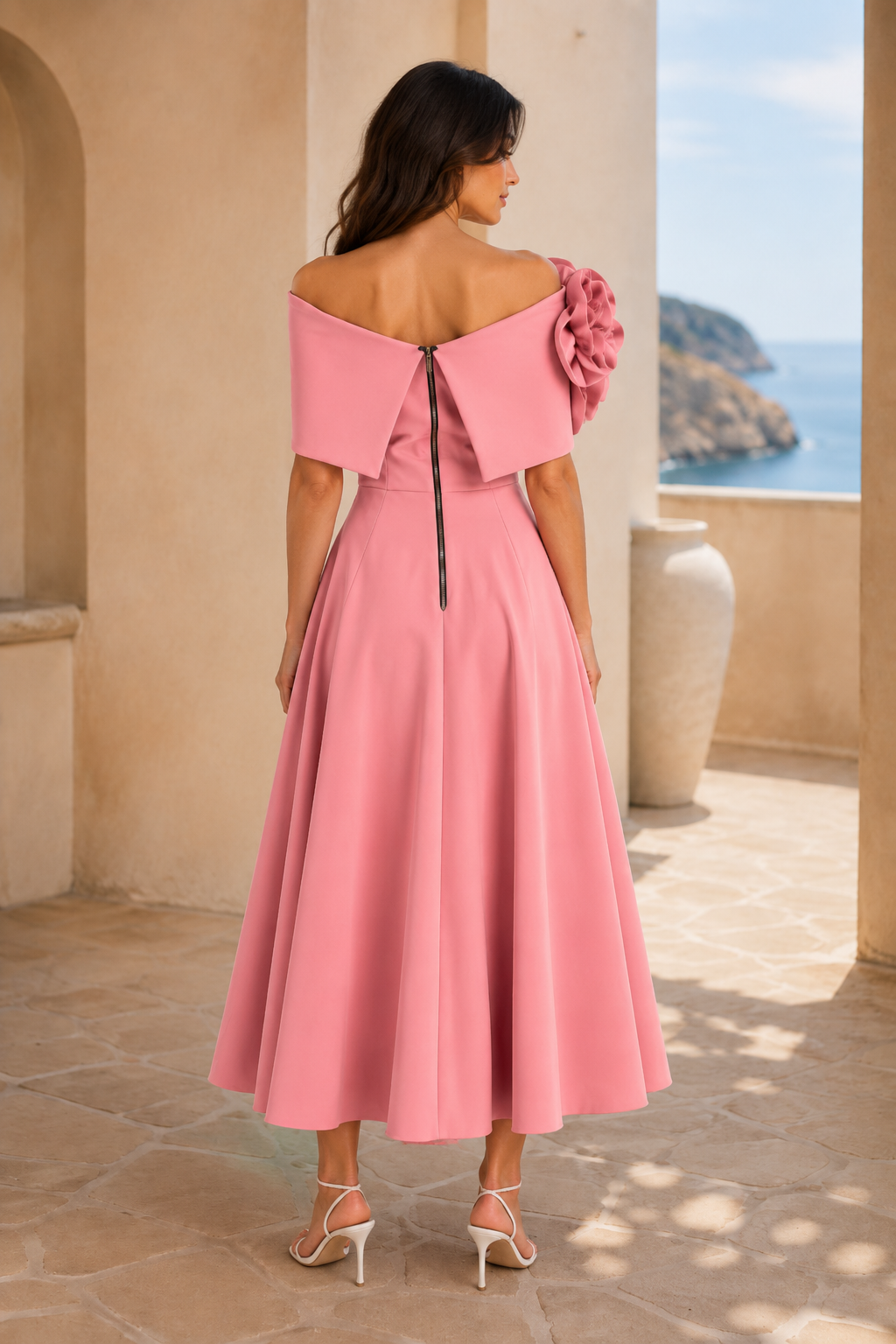 Schulterfreies A-Linien-Midikleid mit Blumenapplikation