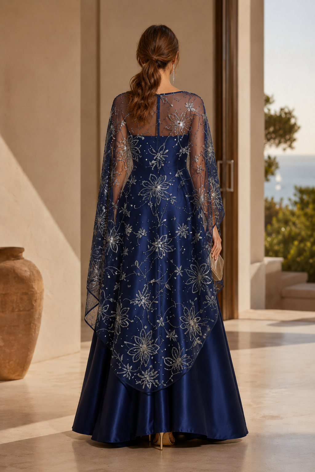 A-Linien-Abendkleid mit perlenbesticktem Blüten-Capelet