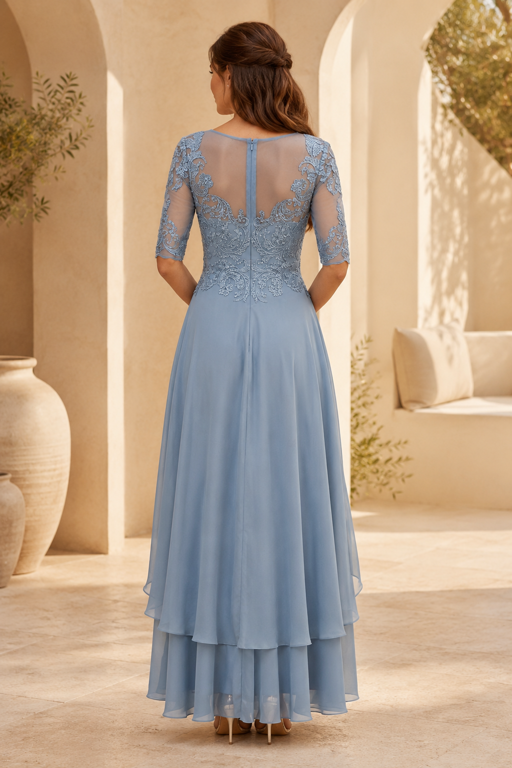 Abendkleid aus Chiffon mit Illusion-Spitzenoberteil und High-Low-Saum